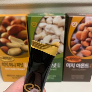 짜먹는 이지견과 짜먹는 이지아몬드, 짜먹는 이지허니피넛, 짜먹는 이지캐슈넛 각 10g X  10포 — 5점을 준 리뷰어가 2021년 2월 올린 사용 사진
