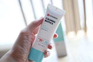 리더스코스메틱 리더스 카밍 바이오틱스 선 에센스 SPF 50+ PA++++ — 5점을 준 리뷰어가 2022년 8월 올린 사용 사진