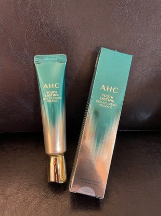 [NEW 탄력유턴 아이크림] AHC 유스 래스팅 리얼 아이크림 포 페이스 — 5점을 준 리뷰어가 2021년 2월 올린 사용 사진