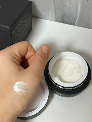 오투에니원 갈락토미세스 비타민 C 프리미엄 블랙스완 크림 50g — 3점을 준 리뷰어가 2023년 1월 올린 사용 사진