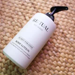 레츄얼 더 센트 바디로션 시크릿 파라다이스(500ml) — 4.5점을 준 리뷰어가 2022년 7월 올린 사용 사진