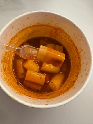 나우  [요리궁리] B타입 ( 매콤, 치즈, 매콤까르보 ) 꽃떡볶이 6개입 세트 — 3점을 준 리뷰어가 2025년 3월 올린 사용 사진