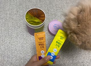 페페로니 맛있는 스틱 - 무항생제 닭고기 15개 + 원양선 참치 15개 — 5점을 준 리뷰어가 2021년 10월 올린 사용 사진