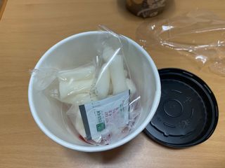 유비쿡 컵떡볶이 매운컵떡볶이2개/ 짜장컵떡볶이 2개  총 4개세트 — 4점을 준 리뷰어가 2021년 3월 올린 사용 사진