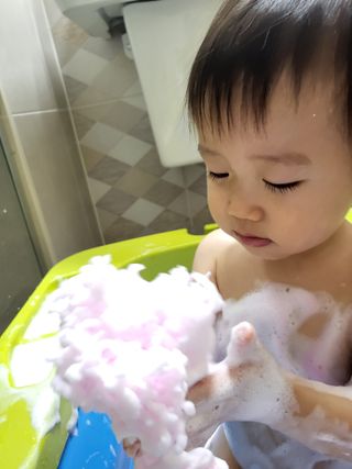 주식회사 권브라더스 [권브라더스] 목욕놀이 필수템, 핑키공주 유아버블클렌저 300ml 대용량 몽글몽글 구름 속 딸기향 — 5점을 준 리뷰어가 2022년 1월 올린 사용 사진