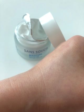산수시 아쿠아 베네핏 24h 수부지 물광 속건조 수분크림 50ml — 5점을 준 리뷰어가 2021년 6월 올린 사용 사진