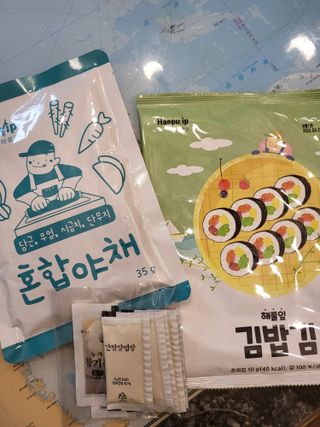 해풀잎 누구나 김밥*1ea [(혼합야채 35g *1ea,  김밥김 (5g, 5ea),  양념간장 (6g, 5ea), 참기름(5g, 2ea)] — 5점을 준 리뷰어가 2022년 7월 올린 사용 사진