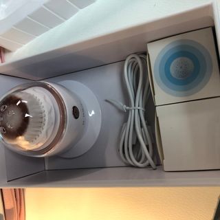 디하우트 랩 디하우트랩 클렌징 피부관리기 진동클렌저 실리콘+2종 인조모 브러시 — 4점을 준 리뷰어가 2021년 11월 올린 사용 사진