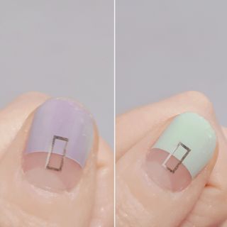 [네일가게] 햇빛에 닿으면 색이 변하는 신기한 햇살 반전 네일스티커 — 5점을 준 리뷰어가 2021년 8월 올린 사용 사진