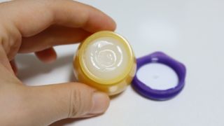 틱톡 [후르디아] 튼입술해결템 올리브영 블루베리 하이드레이팅 허니 립밤 — 5점을 준 리뷰어가 2023년 10월 올린 사용 사진