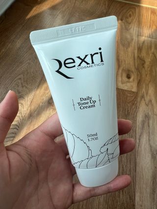 렉스리 데일리 톤업 크림 Rexri Daily Tone Up Cream — 5점을 준 리뷰어가 2022년 10월 올린 사용 사진