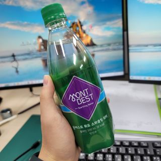 몽베스트 Montbest with Sparkling water Plain 20병 — 5점을 준 리뷰어가 2022년 12월 올린 사용 사진