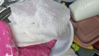부직포나라 중금속유해물질ZERO 뜯어쓰는 주방 일회용수세미 60매 2매 — 5점을 준 리뷰어가 2022년 11월 올린 사용 사진