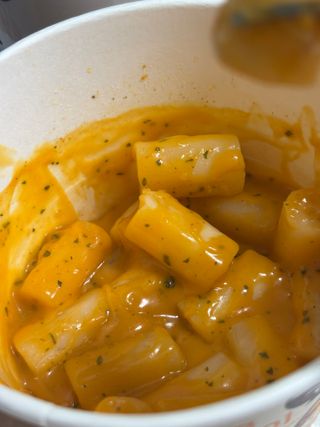 나우  [요리궁리] B타입 ( 매콤, 치즈, 매콤까르보 ) 꽃떡볶이 6개입 세트 — 5점을 준 리뷰어가 2025년 3월 올린 사용 사진