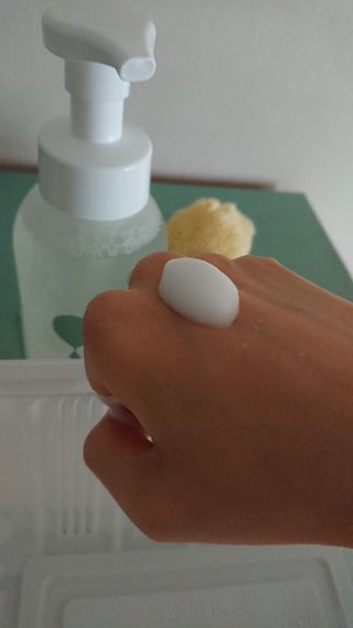 아미퓨어 [라이브] 피부장벽 강화를 위한 머랭 버블 클렌저 천연계면활성제로 온가족 사용가능 — 5점을 준 리뷰어가 2021년 7월 올린 사용 사진