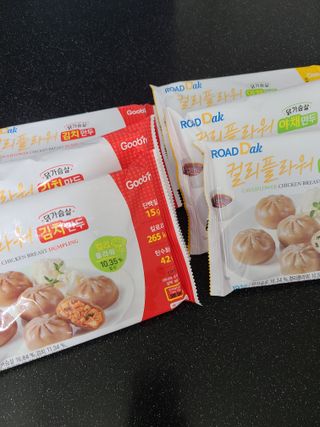 로드몰 [굽네] 컬리플라워 닭가슴살 만두 2종 6팩 — 5점을 준 리뷰어가 2021년 10월 올린 사용 사진