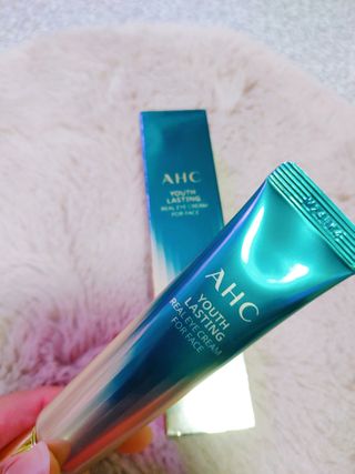 [NEW 탄력유턴 아이크림] AHC 유스 래스팅 리얼 아이크림 포 페이스 — 5점을 준 리뷰어가 2021년 2월 올린 사용 사진