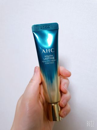 [NEW 탄력유턴 아이크림] AHC 유스 래스팅 리얼 아이크림 포 페이스 — 5점을 준 리뷰어가 2021년 3월 올린 사용 사진