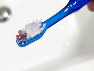 치과에서 쓰는 치약 _ 라벨제로 저불소 꼬마, 키즈, 유아, 베이비, 주니어 안전한 어린이치약 — 4.5점을 준 리뷰어가 2023년 3월 올린 사용 사진