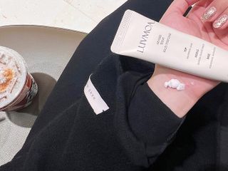 러브모아 향수 고체향수 승무원 고체향수 바르는 향수 니치향수 도손 우드세이지 앤 씨솔트 — 5점을 준 리뷰어가 2022년 12월 올린 사용 사진