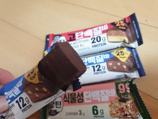이지프로틴바 3종x각 2ea (고단백질바, 멀티단백질바, 식물성단백질바) — 5점을 준 리뷰어가 2024년 2월 올린 사용 사진