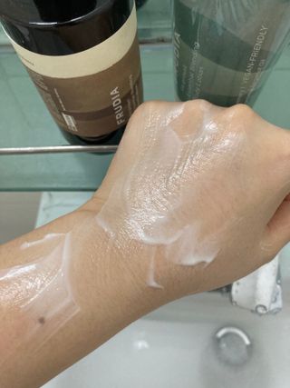 틱톡 [후르디아] 올리브영 아로마 비건 바디워시1종+바디로션1종 (그리너리) — 5점을 준 리뷰어가 2022년 11월 올린 사용 사진