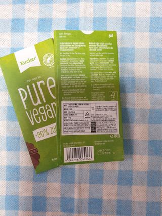 당류2g 자일리톨로 단맛을낸 슈카 퓨어비건 무설탕초콜릿 Xucker vegan 2개입 — 5점을 준 리뷰어가 2021년 4월 올린 사용 사진