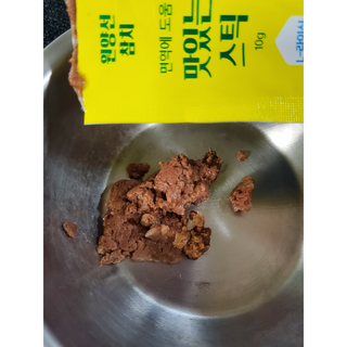 페페로니 맛있는 스틱 - 무항생제 닭고기 15개 + 원양선 참치 15개 — 5점을 준 리뷰어가 2021년 8월 올린 사용 사진