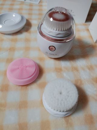 디하우트 랩 디하우트랩 클렌징 피부관리기 진동클렌저 실리콘+2종 인조모 브러시 — 4점을 준 리뷰어가 2021년 12월 올린 사용 사진