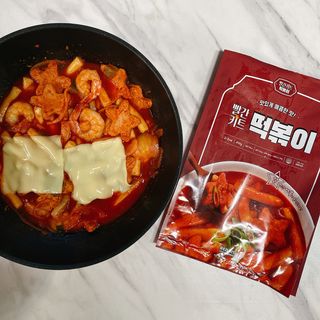빨간키트 떡볶이 밀키트 2~3인분 매운맛 국물 떡볶이 만들기 쉬운 황금 레시피 분말 소스로 간편한 요리 — 5점을 준 리뷰어가 2021년 8월 올린 사용 사진