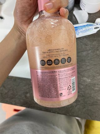 벨먼 내추럴스파 수분광채 스크럽 바디워시 600ml 5종 — 5점을 준 리뷰어가 2022년 5월 올린 사용 사진