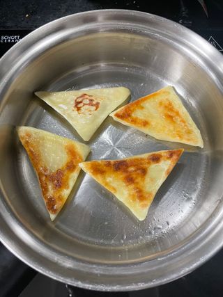 (주)성경순만두 곤약만두.콘치즈만두,삼각당면만두,당면 야끼만두,대구전통 납작만두,떡뽁이 매콤소스,달콤소스 — 5점을 준 리뷰어가 2023년 4월 올린 사용 사진