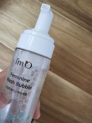 아임오 페미닌워시 150ML + 페미닌티슈6입 + 아임오스티커 + 쿠폰북 — 4점을 준 리뷰어가 2021년 10월 올린 사용 사진