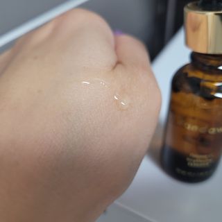 스킨큐어 산다화 비타민c 화이트닝 에센스 30ml — 5점을 준 리뷰어가 2023년 11월 올린 사용 사진