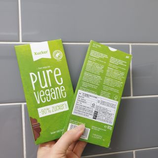 당류2g 자일리톨로 단맛을낸 슈카 퓨어비건 무설탕초콜릿 Xucker vegan 2개입 — 5점을 준 리뷰어가 2021년 4월 올린 사용 사진