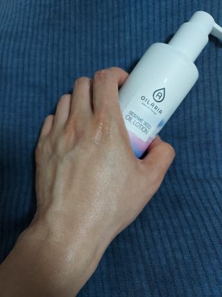 오일아리아 뉴트리 모이스처라이징 세사미 씨드 오일로션 & 데일리 디톡스 세사미 그라운즈 바디스크럽 — 5점을 준 리뷰어가 2023년 8월 올린 사용 사진