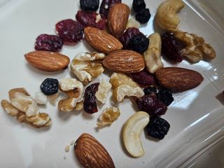 돌 [Dole] 후룻&넛츠 블랙/옐로우/레드라벨 (맛 랜덤발송) — 5점을 준 리뷰어가 2025년 1월 올린 사용 사진