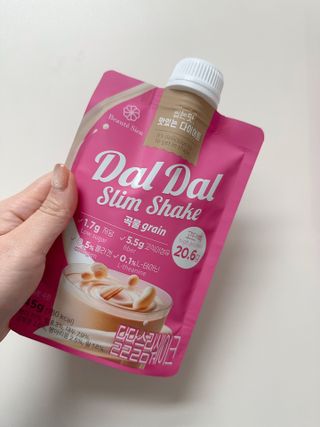 달달슬림쉐이크 구매평★달달슬림 맛있는 단백질 쉐이크 파우치 다이어트 식사대용 프로틴 파우더 보충제 — 5점을 준 리뷰어가 2025년 7월 올린 사용 사진