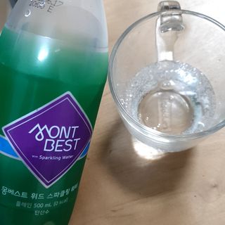 몽베스트 Montbest with Sparkling water Plain 20병 — 4.5점을 준 리뷰어가 2021년 11월 올린 사용 사진