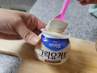 매일바이오 그릭요거트 오리지널 플레인 4개, 로스터리 커피믹스 4개 — 5점을 준 리뷰어가 2021년 12월 올린 사용 사진