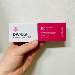 이지듀 DW-EGF 크림 다이브좀_콜라겐이 쏙쏙, 탄력피부로 다이빙 — 4.5점을 준 리뷰어가 2021년 3월 올린 사용 사진