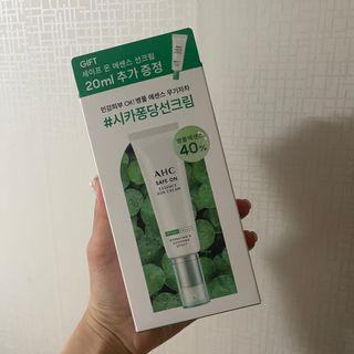 [AHC] 세이프온 에센스 선크림 올리브영 스페셜 증정 기획세트 — 4.5점을 준 리뷰어가 2022년 6월 올린 사용 사진