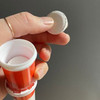 [슬림드랍 석류맛] 건기식 다이어트 보조제 겸 비타민 — 4.5점을 준 리뷰어가 2022년 1월 올린 사용 사진