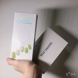데싱디바 글레이즈 젤네일 별빛유리네일 6종_랜덤발송 — 3.5점을 준 리뷰어가 2021년 8월 올린 사용 사진