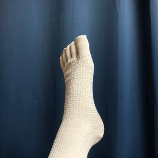 카우아이 필라테스 기어 / 스튜디오 운동을 도와주는 일체형 논슬립 발가락 양말 — 4점을 준 리뷰어가 2021년 1월 올린 사용 사진