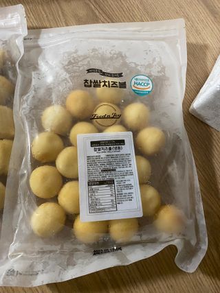 Dog&Ball 독앤볼 [Dog&Ball] 미니찹쌀볼도그 찹쌀치즈볼 — 5점을 준 리뷰어가 2021년 8월 올린 사용 사진