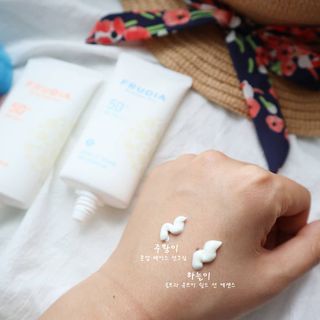 [후르디아] 혼합자차 선 에센스+톤업 선크림 2종 — 5점을 준 리뷰어가 2021년 6월 올린 사용 사진