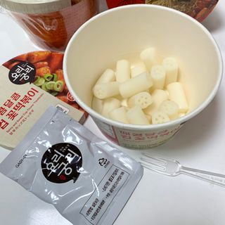 나우  [요리궁리] B타입 ( 매콤, 치즈, 매콤까르보 ) 꽃떡볶이 6개입 세트 — 5점을 준 리뷰어가 2025년 3월 올린 사용 사진