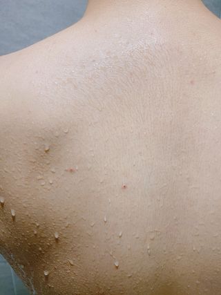 제이제이바이오 허브마사지바 올인원 알약비누 — 4점을 준 리뷰어가 2022년 3월 올린 사용 사진