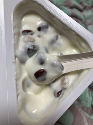 남양유업 또깍 접어 떠먹는 불가리스 2종 — 5점을 준 리뷰어가 2021년 1월 올린 사용 사진